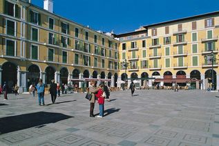 Universal Mallorca Travel Ausflug in der Hauptstadt Palma Placa Mayor Palma Mallorca