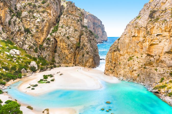 Universal Mallorca Ferien Naturdenkmal Torrent de Pareis anspruchsvolle Wanderung Berge Schlucht Meer Ausflug Natur