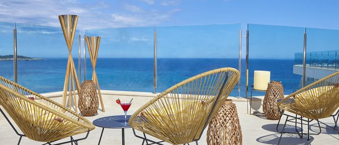 Universal Mallorca Travel Universal Hotel Perla S'Illot Sillot Skybar Rooftop Sessel Ausblick Meer