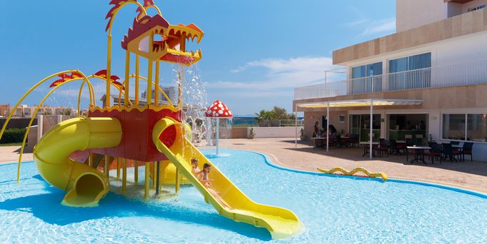 Universal Hotel Romantica Colonia Sant Jordi Kinder Kinderpool Splashpool Familien Spass