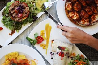 verschiedene Gerichte in einem Restaurant