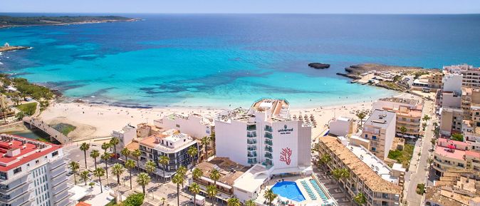 Universal Mallorca Travel Universal Hotel Perla S'Illot Sillot Skybar Rooftop Sessel Ausblick Meer