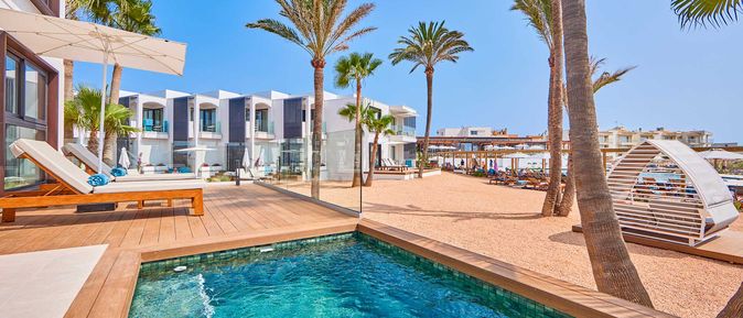 Firmenjubiläum auf Mallorca im Universal Grand Leon & Spa im Zimmer mit Pool- und Meerblick