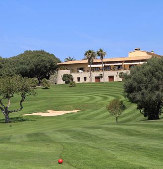Universal Mallorca Travel Golf Golfplatz Canyamel Mallorca Green Abschlag Golfhaus Clubhaus Bunker