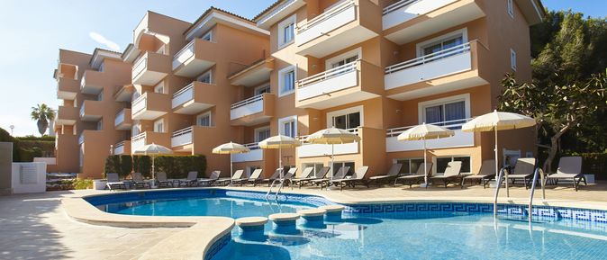 Universal Mallorca Travel Universal Appartements Laguna Garden Canyamel Pool Liegen Schirme