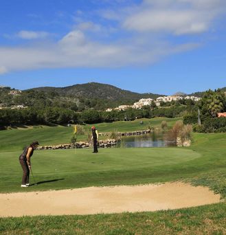 Universal Mallorca Travel Golf Golfplatz Andratx Mallorca Green Abschlag Golfhaus Clubhaus