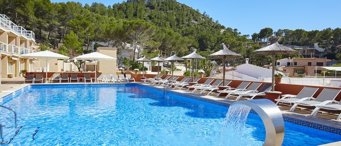Universal Mallorca Travel Universal Aparthotel Don Camilo Sant Elm Pool Liegen