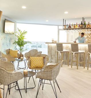 Universal Hotel Perla