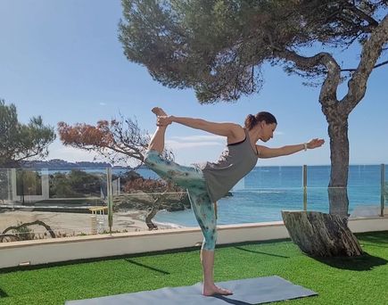 Universal Mallorca Travel Yoga auf Mallorca Universal hotel lido park & spa paguera peguera yoga yogareise vinyasaflow hathayoga poweryoga meditation body toning rückenfit yoga am meer yoga am strand themenreise