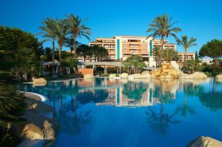 Universal Mallorca Ferian Hipotels Hipocampo Palace Cala Millor Pool Palmen