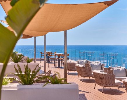 Blick von der Sky Bar 7e Cel aufs Meer - Südküste