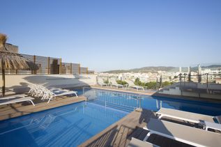 Universal Mallorca Travel Hotel Saratoga Palma Rooftop Pool Liegen Ausblick