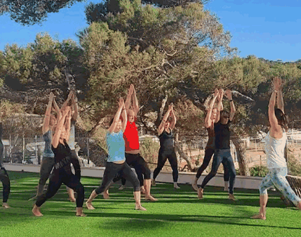 Universal Mallorca Travel Yoga auf Mallorca Universal hotel lido park & spa paguera peguera yoga yogareise vinyasaflow hathayoga poweryoga meditation body toning rückenfit yoga am meer yoga am strand themenreise