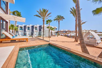 Firmenjubiläum auf Mallorca im Universal Grand Leon & Spa im Zimmer mit Pool- und Meerblick