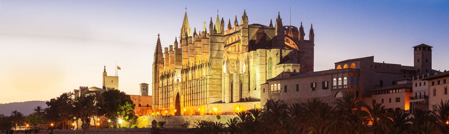 Universal Mallorca Ferien Palma de Mallorca Kathedrale La Seu Winter Nacht Städtetrip