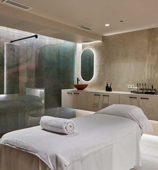 Universal Mallorca Travel Universal Grand Leon & Spa Massageraum Massagebehandlung Ruheraum