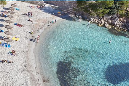Strand und Umgebung in Sant Elm Universal Hotel Aquamarin