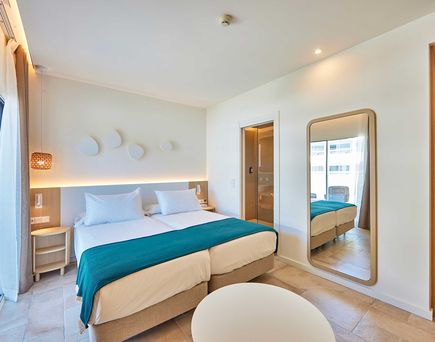 Universal Mallorca Travel Universal Hotel Aquamarin Sant Elm Beach Club Hotel direkt am Meer Doppelzimmer Landseite