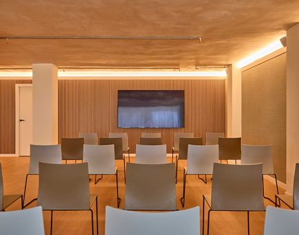 Seminarraum Salinas im Universal Hotel Romantica bietet Platz für bis zu 48 Personen