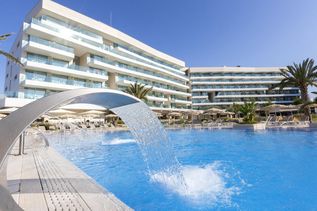 Universal Mallorca Ferien Hipotels Gran Playa de Palma Pool Liegen Meerblick