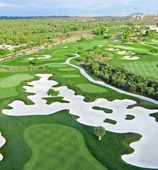 Universal Mallorca Travel Golf Golfplatz Son Gual Mallorca Green Bunker Vogelperspektive
