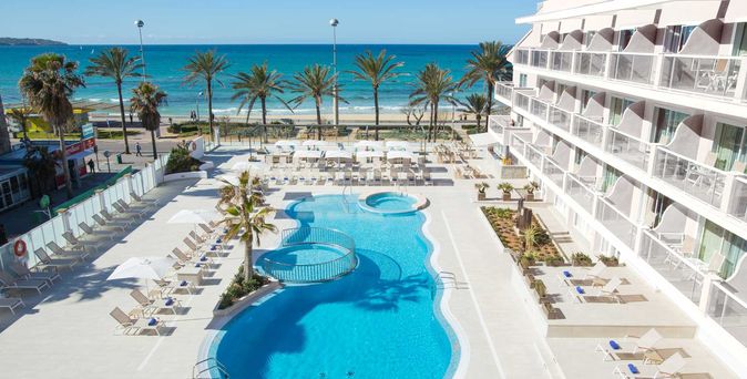 Universal Mallorca Travel Universal Hotel Neptuno Playa de Palma Pool Meer Liegen Palmen