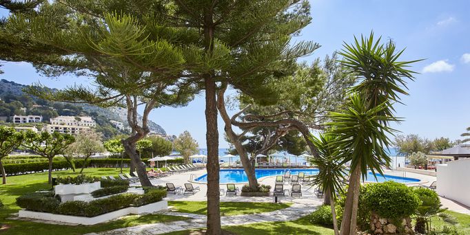 Universal Mallorca Travel Universal Hotel Laguna Canyamel direkt am Meer Pool Garten Kinderhotel Familienhotel