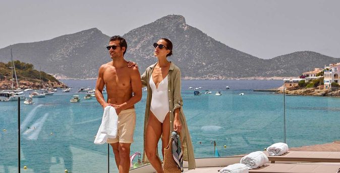 Universal Mallorca Travel Universal Hotel Aquamarin Terrasse Paar Aqua Spa & Wellness Meerblick