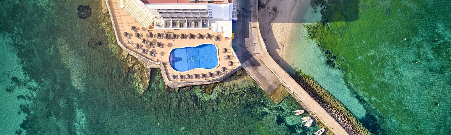 Universal Mallorca Ferien Universal Hotel Marques Colonia Sant Jordi Meer Wasser Pool Lage des Hotels