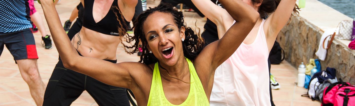 Universal Mallorca Travel Zumba auf Mallorca Zumba am Meer Tanzen Fitness Musik Zumba Fitness Camp Perfect Tours Ladies tanzen