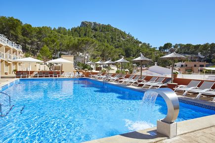 Universal Mallorca Travel Universal Aparthotel Don Camilo Sant Elm Pool Liegen
