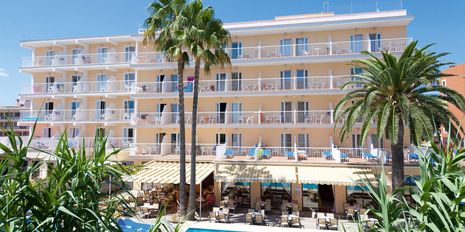 Universal Mallorca Ferien Universal Hotel Bikini Cala Millor Palmen Pool Terrasse