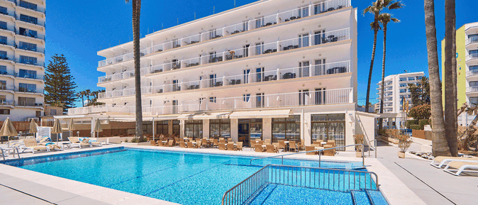 Universal Mallorca Travel Universal Hotel Bikini Cala Millor Palmen Pool Terrasse