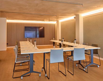 Seminarraum Salinas im Universal Hotel Romantica bietet Platz für bis zu 48 Personen