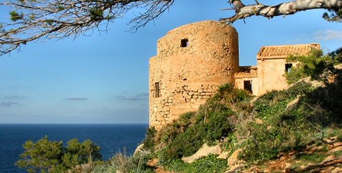Universal Mallorca Travel Ausflug Torre de cala en basset