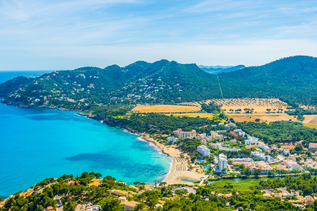 Universal Mallorca Travel der idyllische Osten Mallorcas Strand von Canyamel Meer Sand Wellen