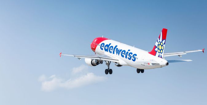 Universal Mallorca Travel Flug nach Mallorca mit Edelweiss Flugzeug Start
